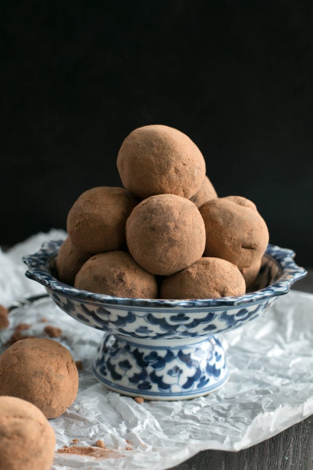 Vegan Spicy Avocado Dark Chocolate Truffles | cakenknife.com #vegan #dessert #holiday #chocolate