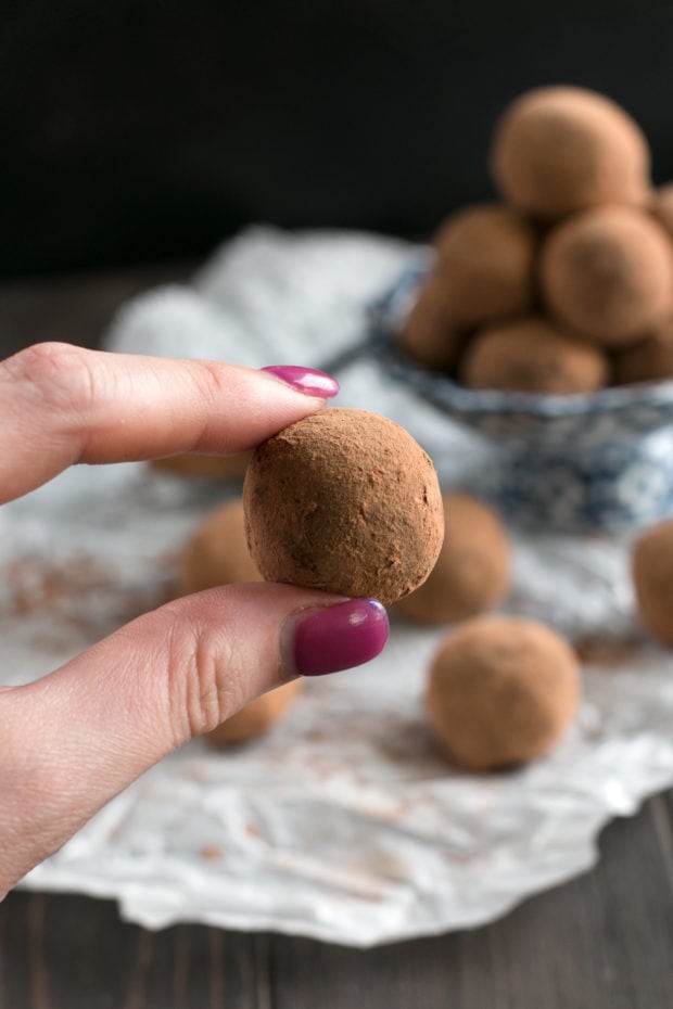 Vegan Spicy Avocado Dark Chocolate Truffles | cakenknife.com #vegan #dessert #holiday #chocolate