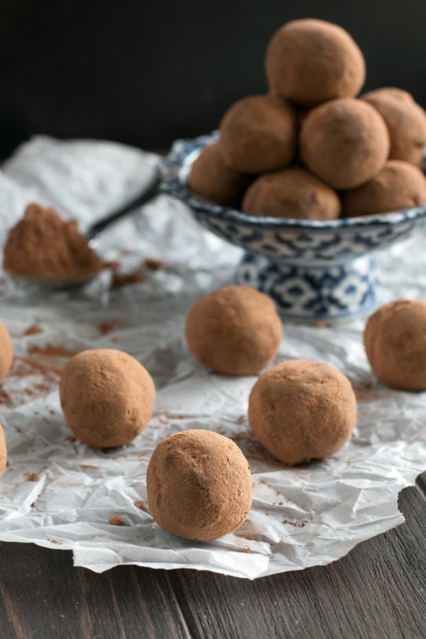 Vegan Spicy Avocado Dark Chocolate Truffles | cakenknife.com #vegan #dessert #holiday #chocolate