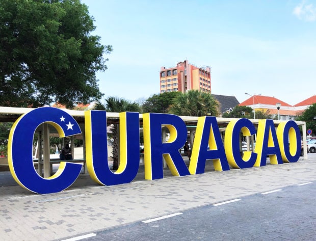 A Perfect Day in Curaçao Travel Guide | cakenknife.com #sponsored #carnival #travel #cruise #cruising