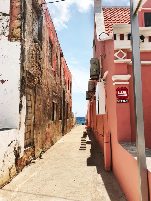 A Perfect Day in Curaçao Travel Guide | cakenknife.com #sponsored #carnival #travel #cruise #cruising