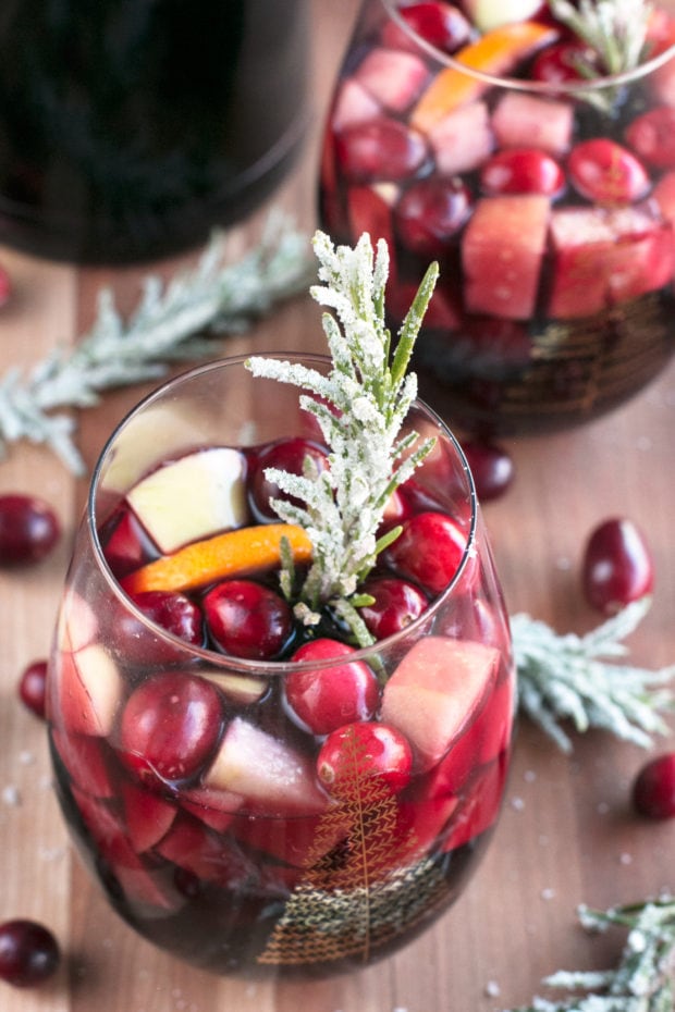 Red Christmas Single Serve Sangria | cakenknife.com #christmas #christmassangria #holidaysangria #redsangria #sangria #wine #21andup