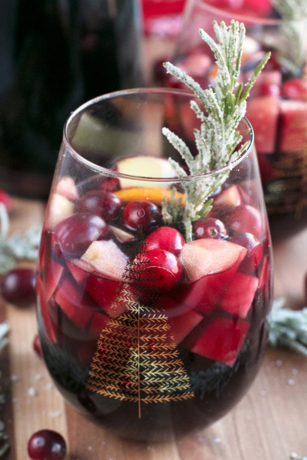 Red Christmas Single Serve Sangria | cakenknife.com #christmas #christmassangria #holidaysangria #redsangria #sangria #wine #21andup