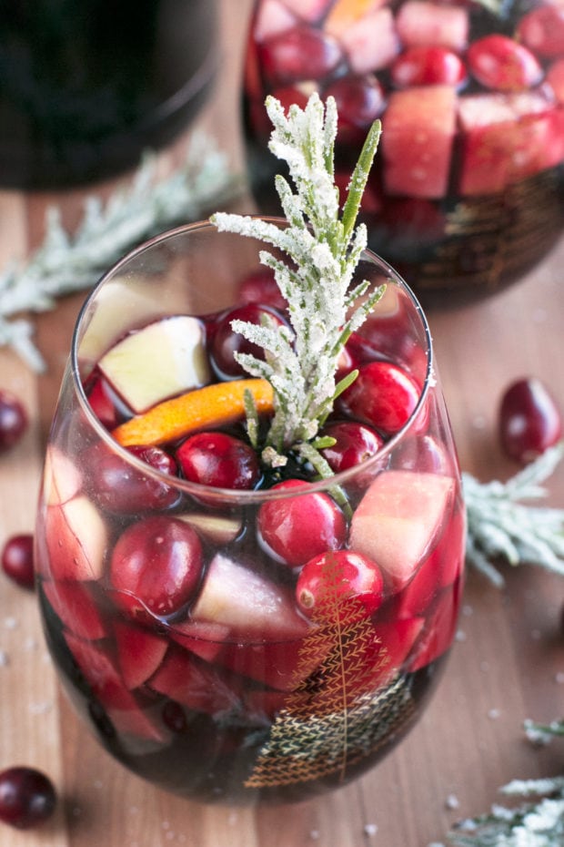 Red Christmas Single Serve Sangria | cakenknife.com #christmas #christmassangria #holidaysangria #redsangria #sangria #wine #21andup