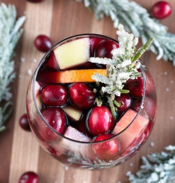 Red Christmas Single Serve Sangria | cakenknife.com #christmas #christmassangria #holidaysangria #redsangria #sangria #wine #21andup