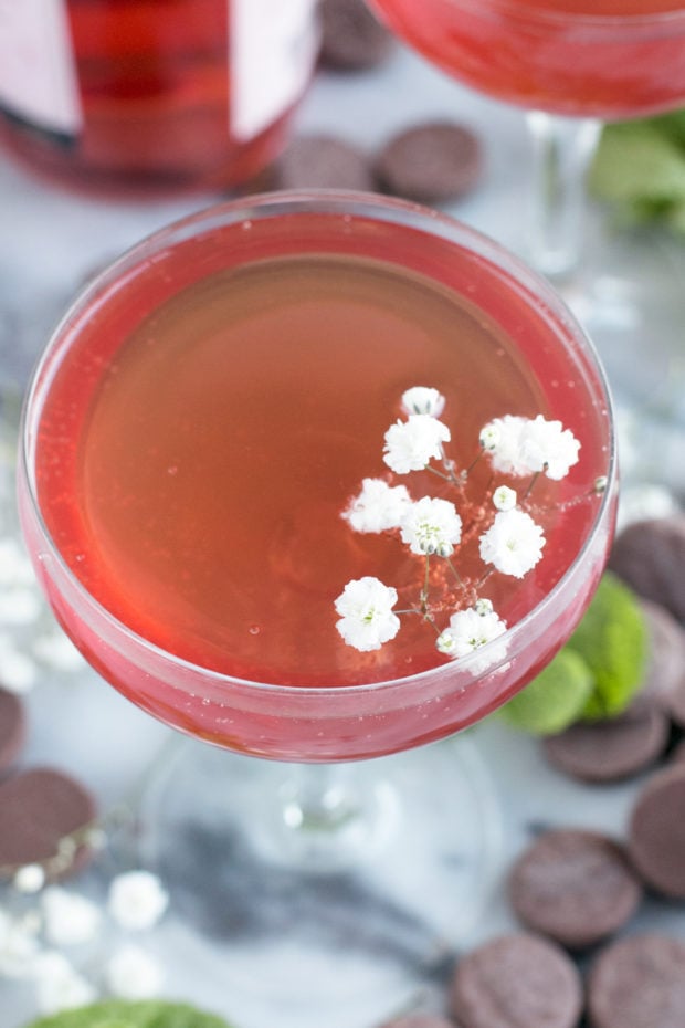 Sparkling Mint Rose Wine Cocktail and Girls' Night In with Oreo Thin Bites!