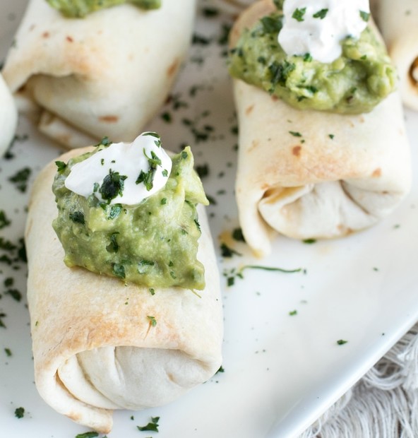 Baked Mini Chimichangas with Creamy Spicy Guacamole