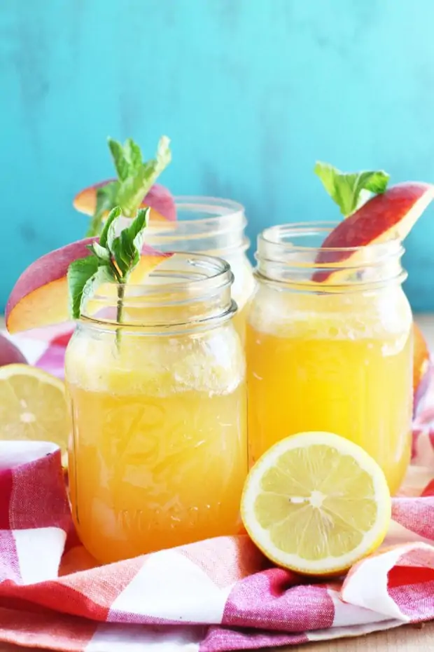 Sparkling Peach Vodka Lemonade