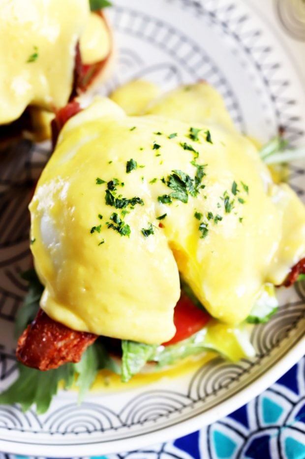 BLAT Eggs Benedict