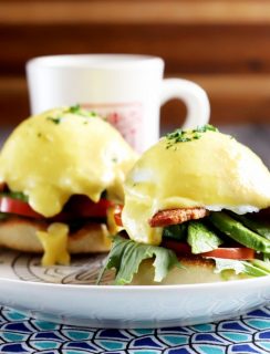 BLAT Eggs Benedict