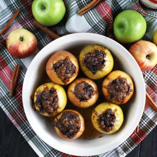 Stuffed Baked Apples With Dates & Granola | Cake 'n Knife