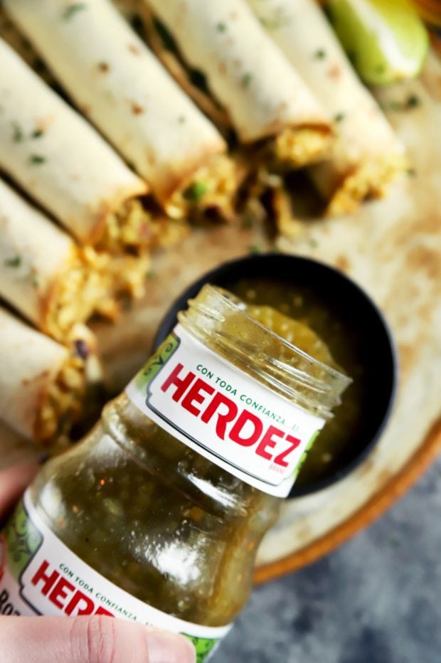 Pouring HERDEZ roasted salsa verde into a bowl