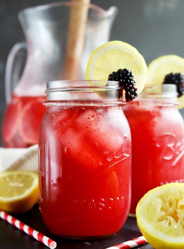 Sparkling blackberry vodka lemonade