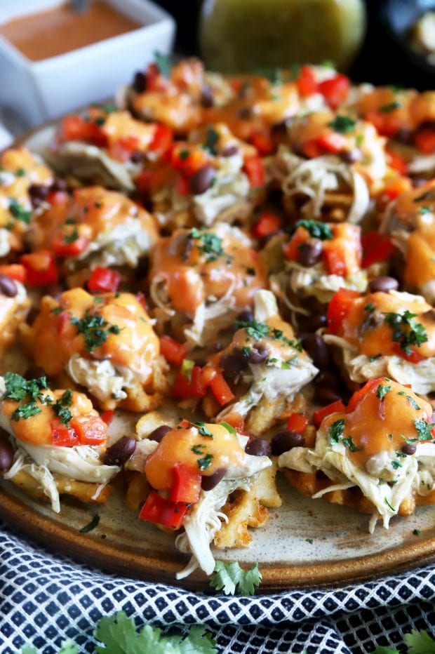 Hatch Green Chile Mini Chicken Nachos_7448 Cake 'n Knife