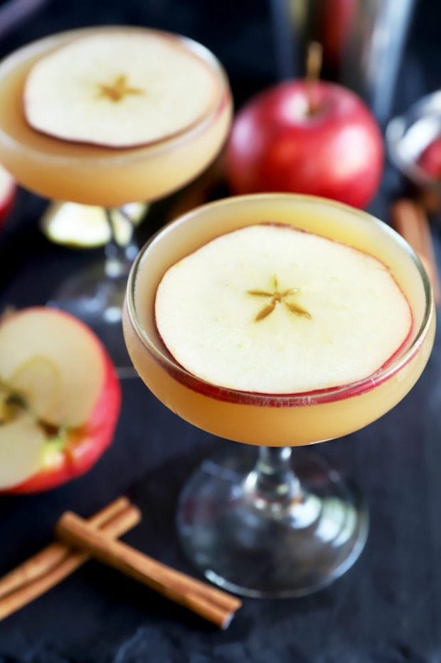 Apple cider fall drinks with whiskey