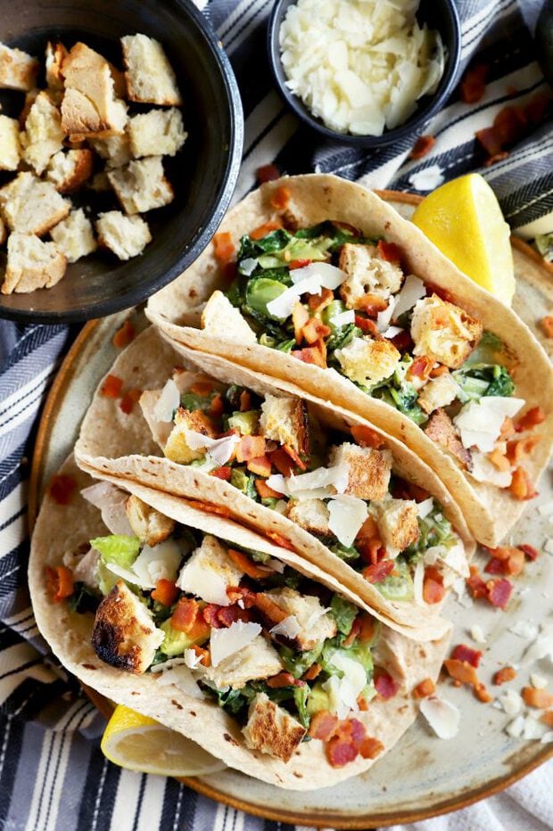 Chicken tacos with salad and croutons