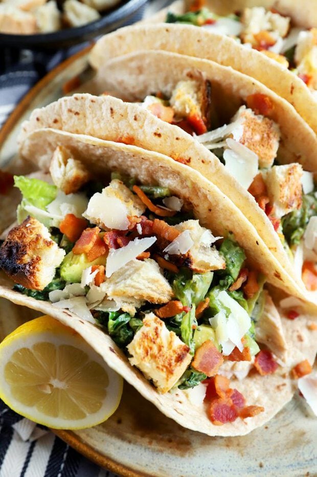 Close up photo of chicken tacos