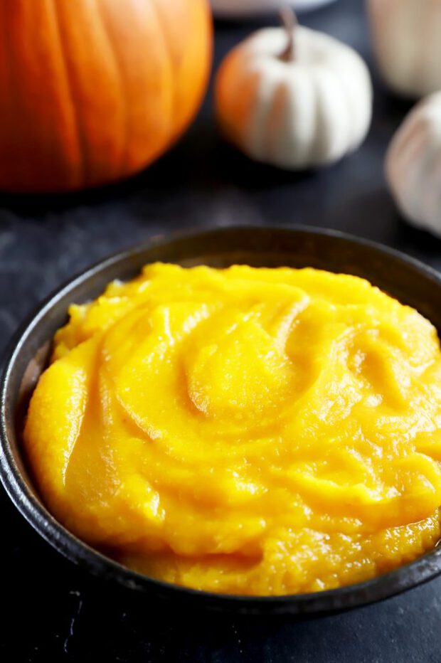 Pureed pumpkin in a bowl