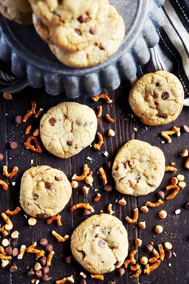Cookies with pretzels and caramel and chocolate chips