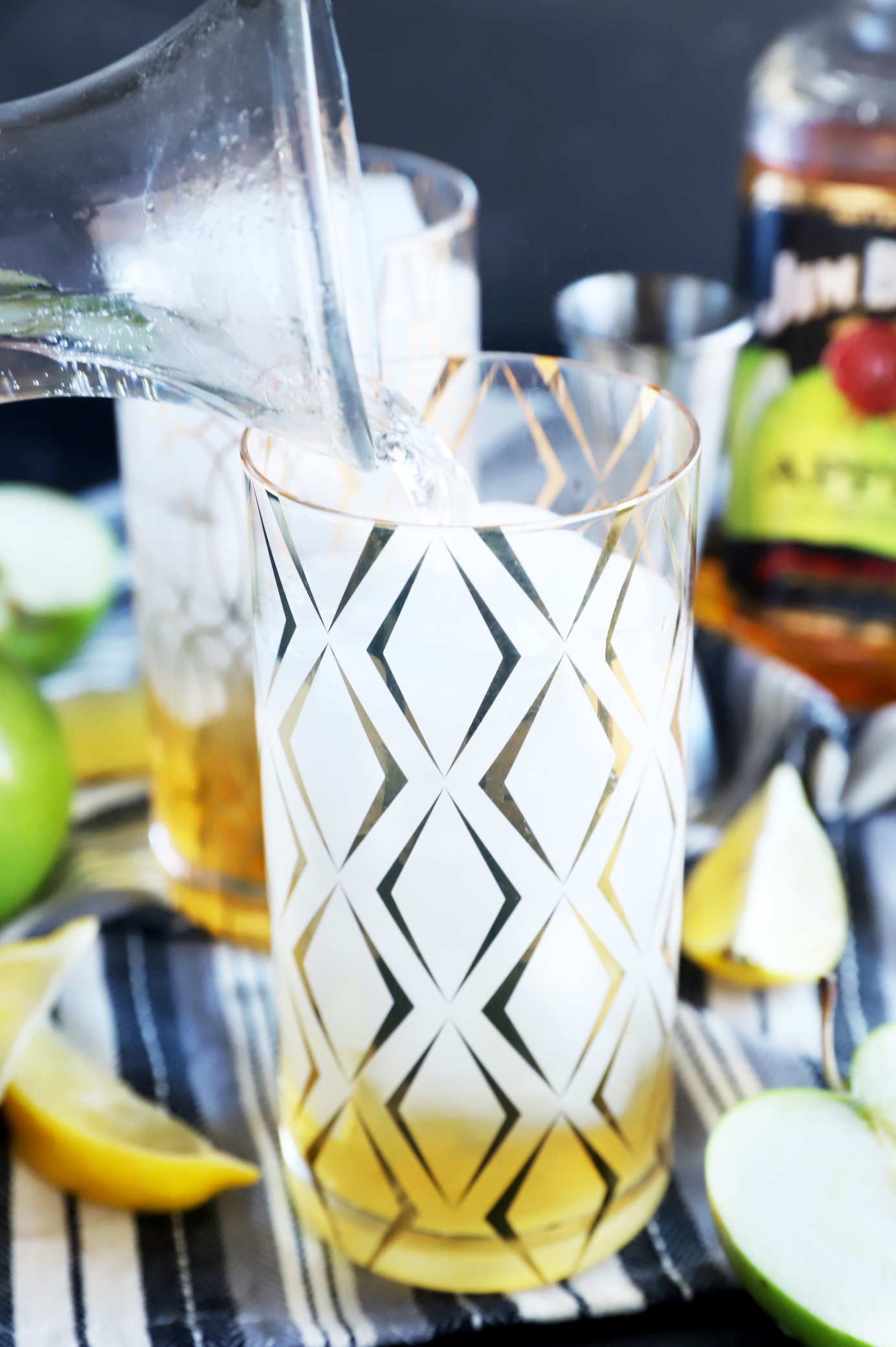 Jim Beam Apple & Soda_7505 Cake 'n Knife