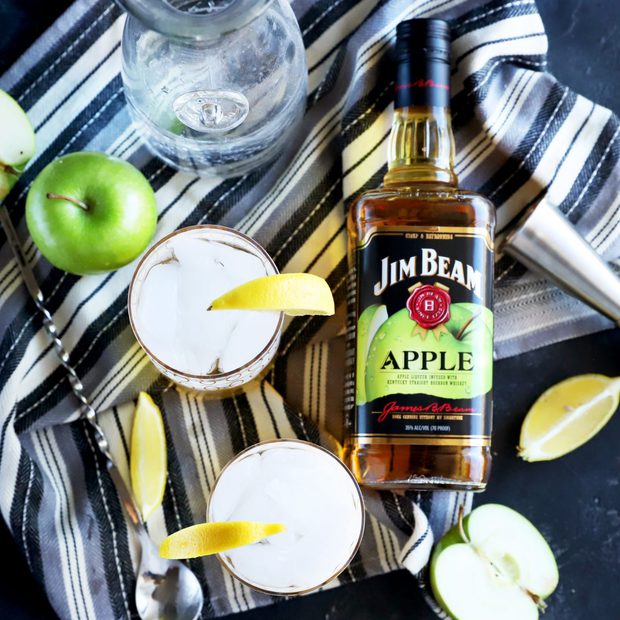 Jim Beam Apple and Soda Cocktail Recipe Cake 'n Knife