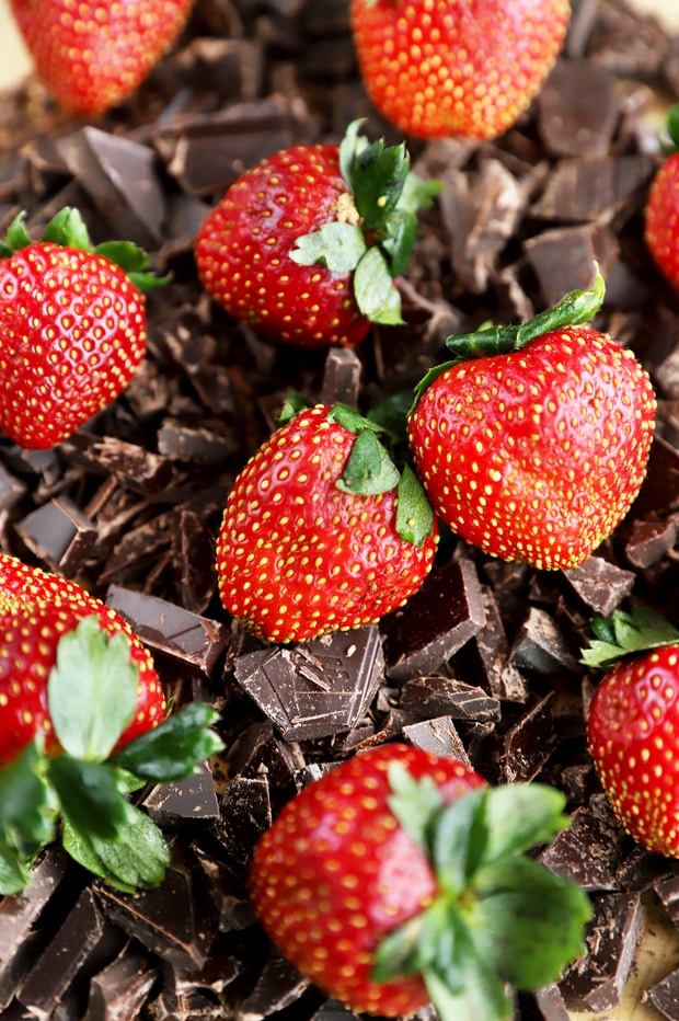 Chocolate and strawberries picture