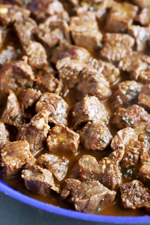 Carne asada i en stegepande foto