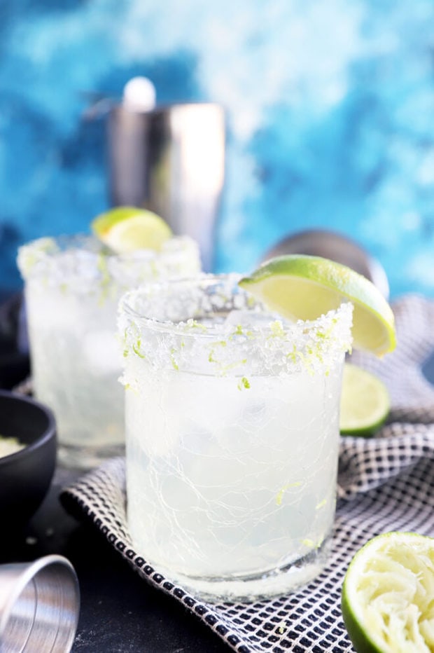 Side photo of margaritas in glasses image