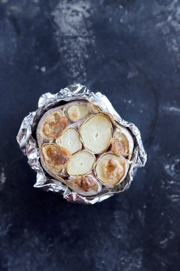 Overhead photo roasted garlic