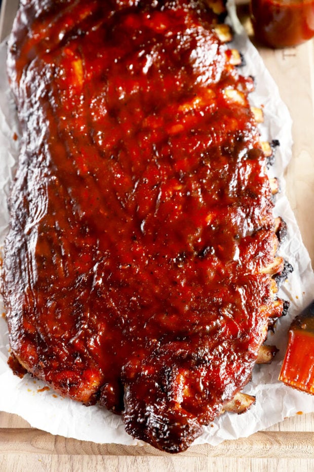 Overhead photo of a rack of ribs