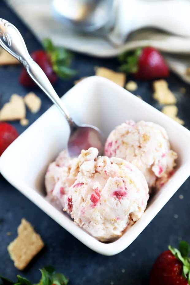 Strawberry ice cream in a bowl picture