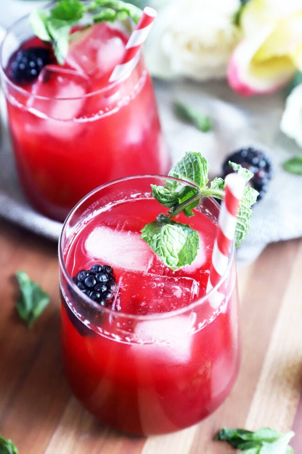 Blackberry vodka limeade drink photo