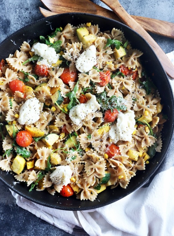 Overhead photo of veggie pasta