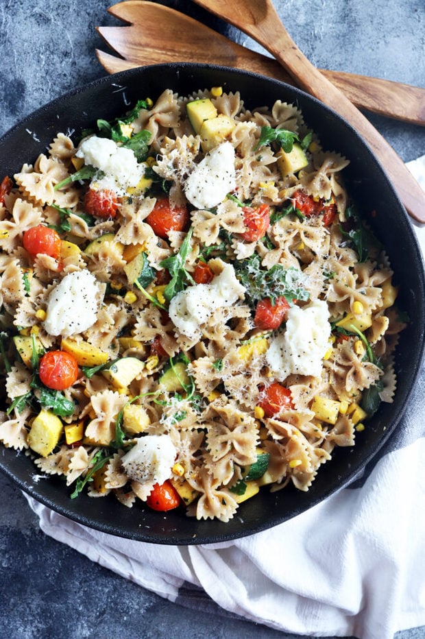 Overhead photo of veggie pasta