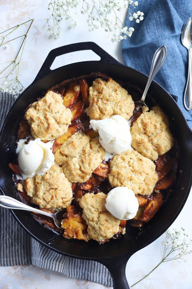 Peaches with ice cream and biscuits image