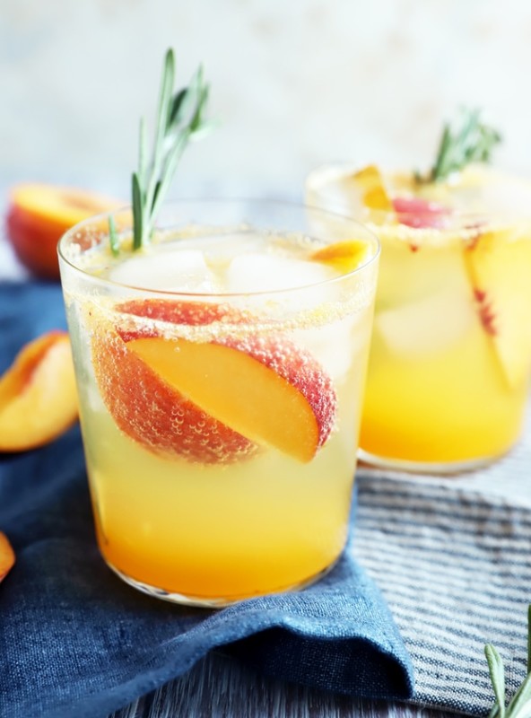 Summer mocktail recipe in glasses