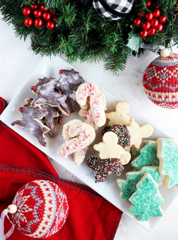 Overhead image of cookies on a platter