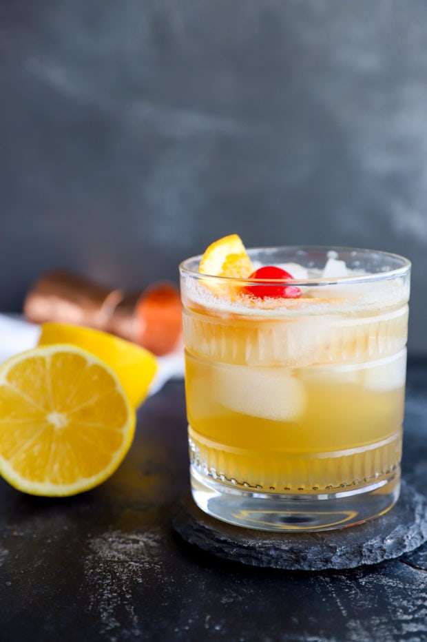 Jameson Whiskey Sour Cake 'n Knife