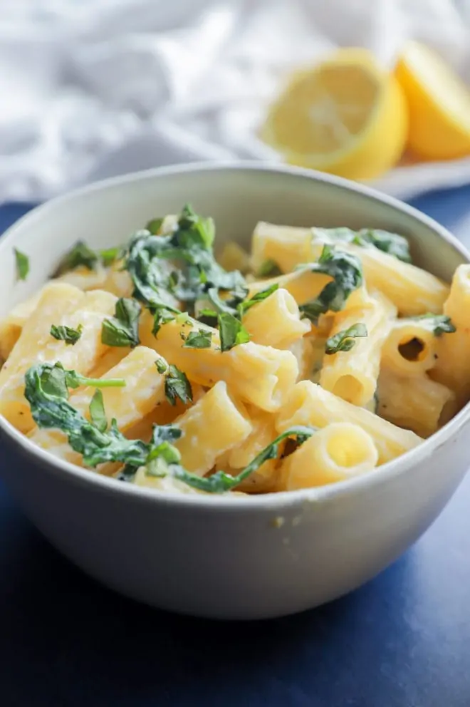 Photo with backlight of pasta in bowl