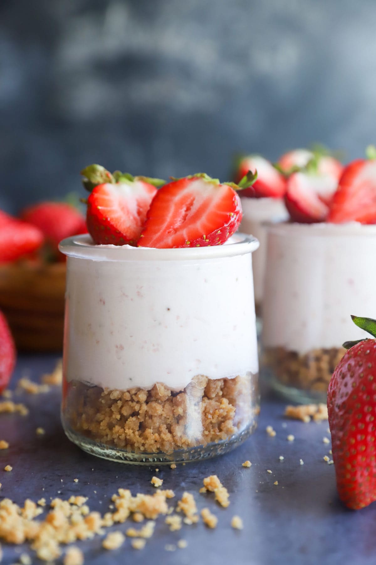 Side photo of cheesecake mousse in jars