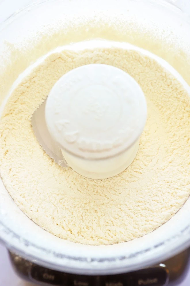 Flour and salt in food processor image
