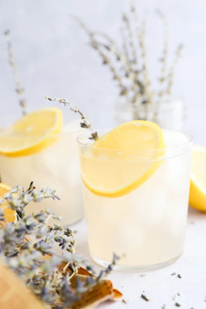 Side photo of cocktails in glasses with lemon and lavender