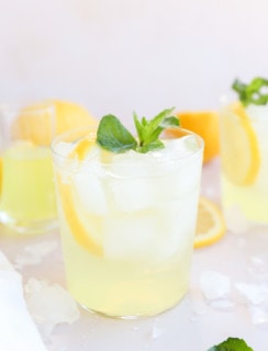 Limoncello Spritz cocktail in glasses image