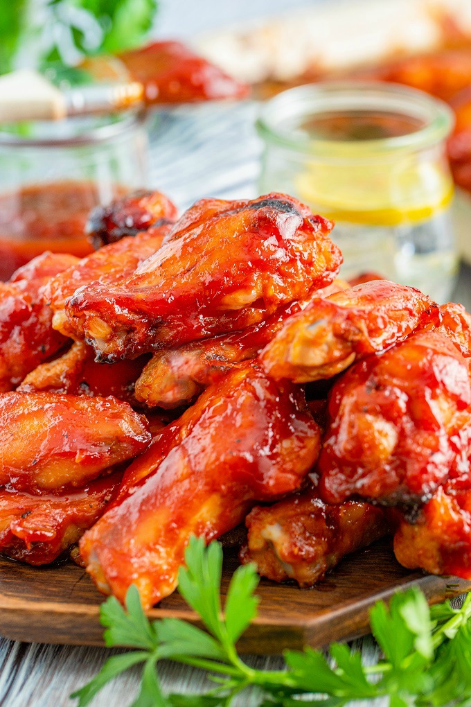 smoked chicken wings with bourbon bbq sauce
