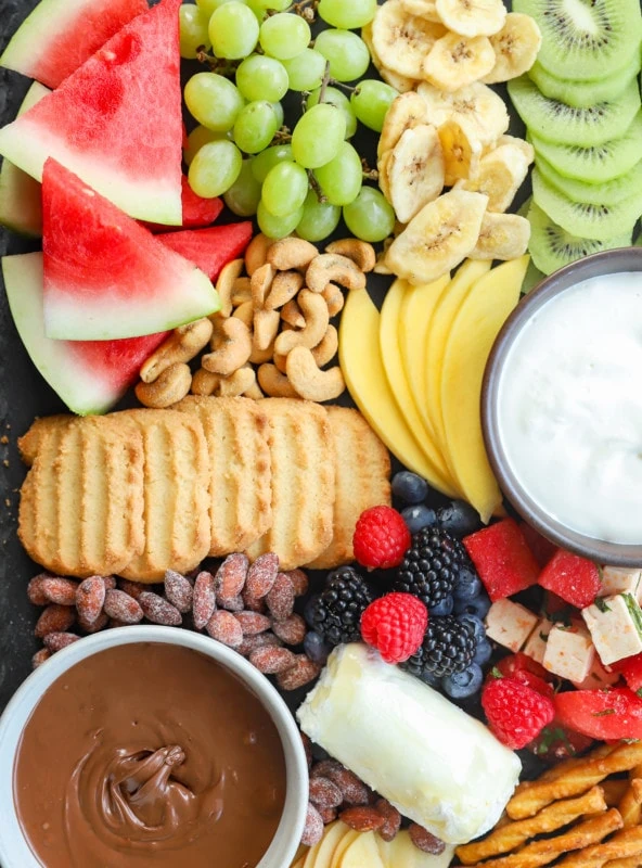 Picture of a summery fruit spread on a platter