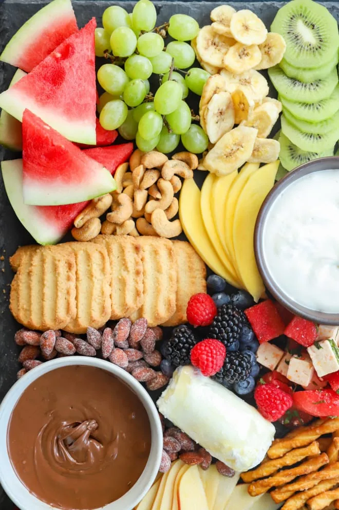 Picture of a summery fruit spread on a platter