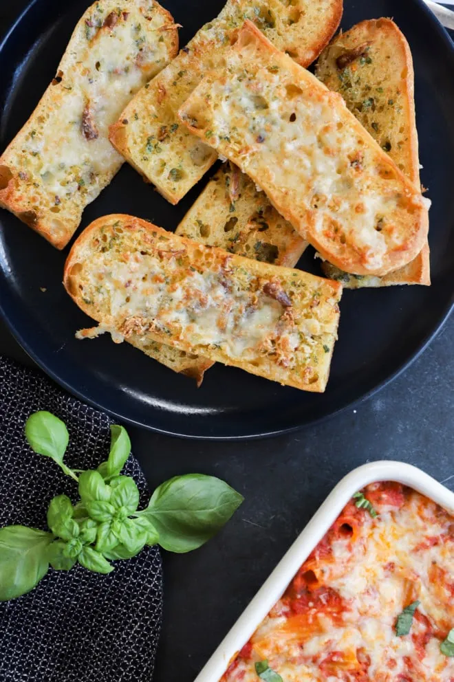 Image of pasta with toasted slices of bread