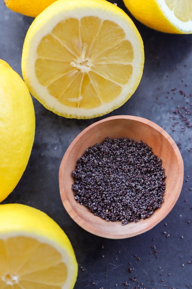 Bowl of poppyseeds image