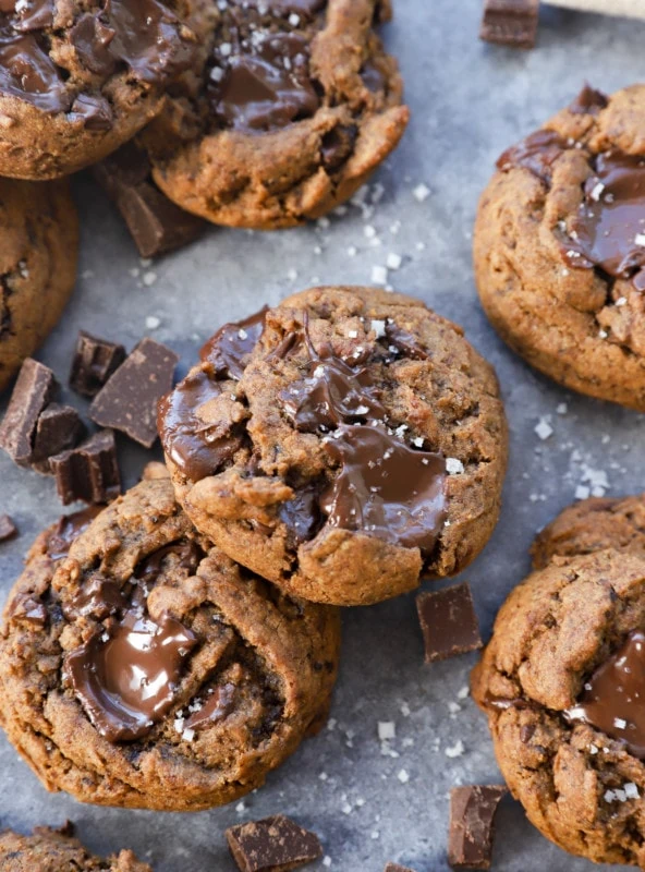 Gooey cookies with dark chocolate and flaky sea salt