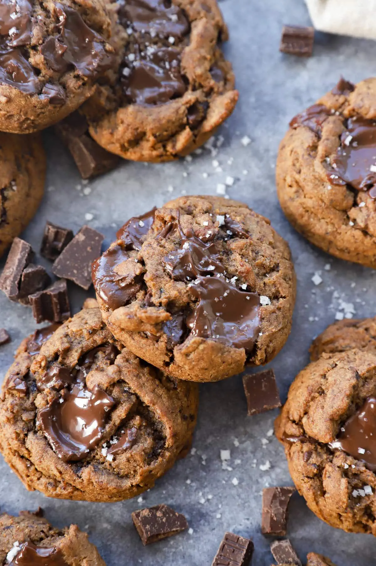 Gooey cookies with dark chocolate and flaky sea salt